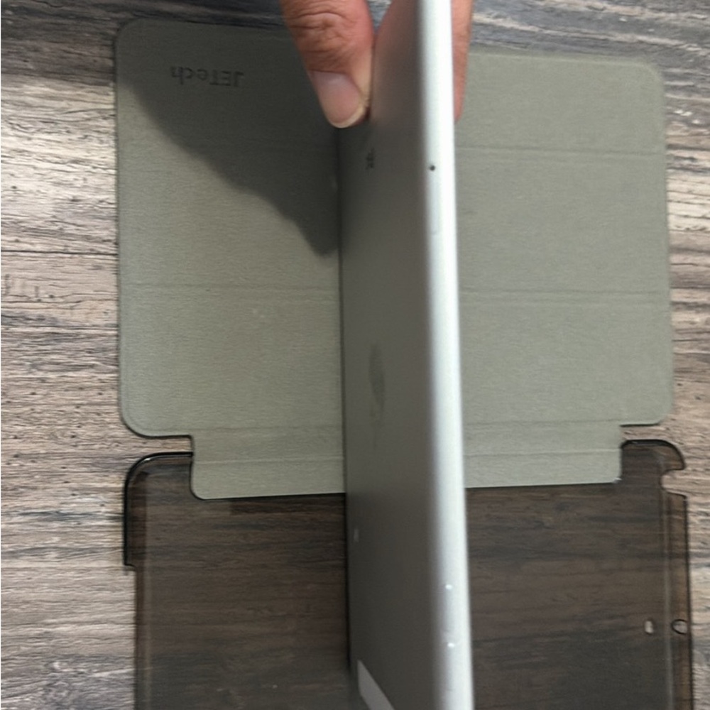 Apple Tablet - White - Picture 4 of 7